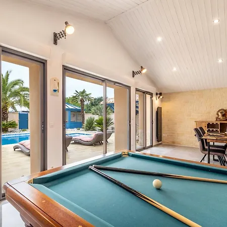 Boyard - Pour 10 Avec Piscine Privée Et Jacuzzi Hébergement de vacances Saint-Nazaire-sur-Charente