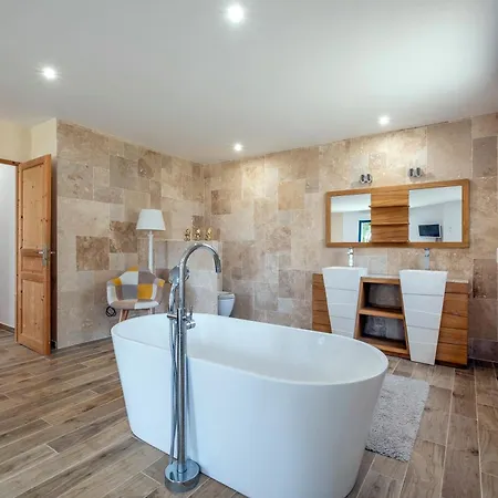 Boyard - Pour 10 Avec Piscine Privée Et Jacuzzi Hébergement de vacances *